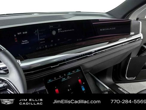 Used 2025 Cadillac Escalade Luxury image 13