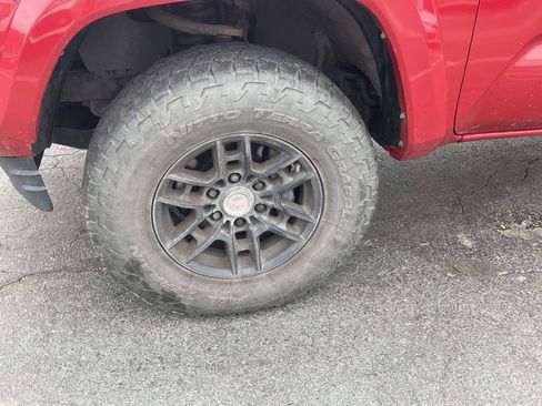 Used 2020 Toyota Tacoma SR5 AWD/4WD image 12