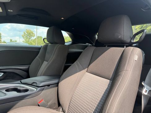 Used 2022 Dodge Challenger SXT RWD image 13