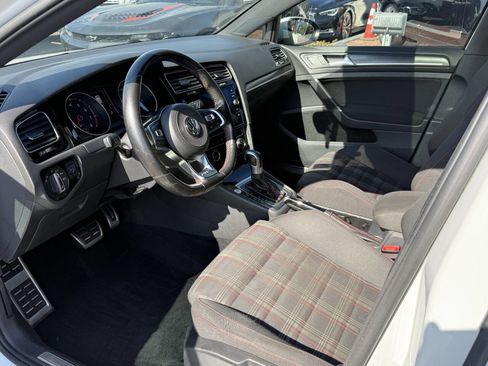 Used 2018 Volkswagen GTI SE image 10