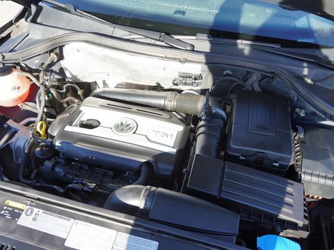 Used 2017 Volkswagen Tiguan S image 16