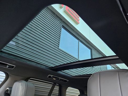New 2026 Land Rover Range Rover SE AWD/4WD image 12