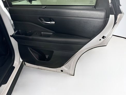 Used 2025 Nissan Pathfinder SL image 33