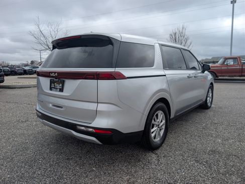 Used 2022 Kia Carnival LX image 7