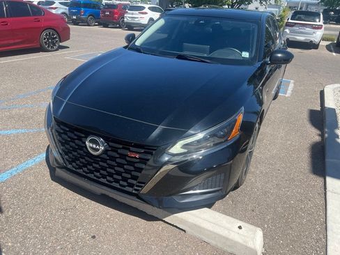Used 2024 Nissan Altima 2.5 SR w/ SR Premium Package FWD image 3