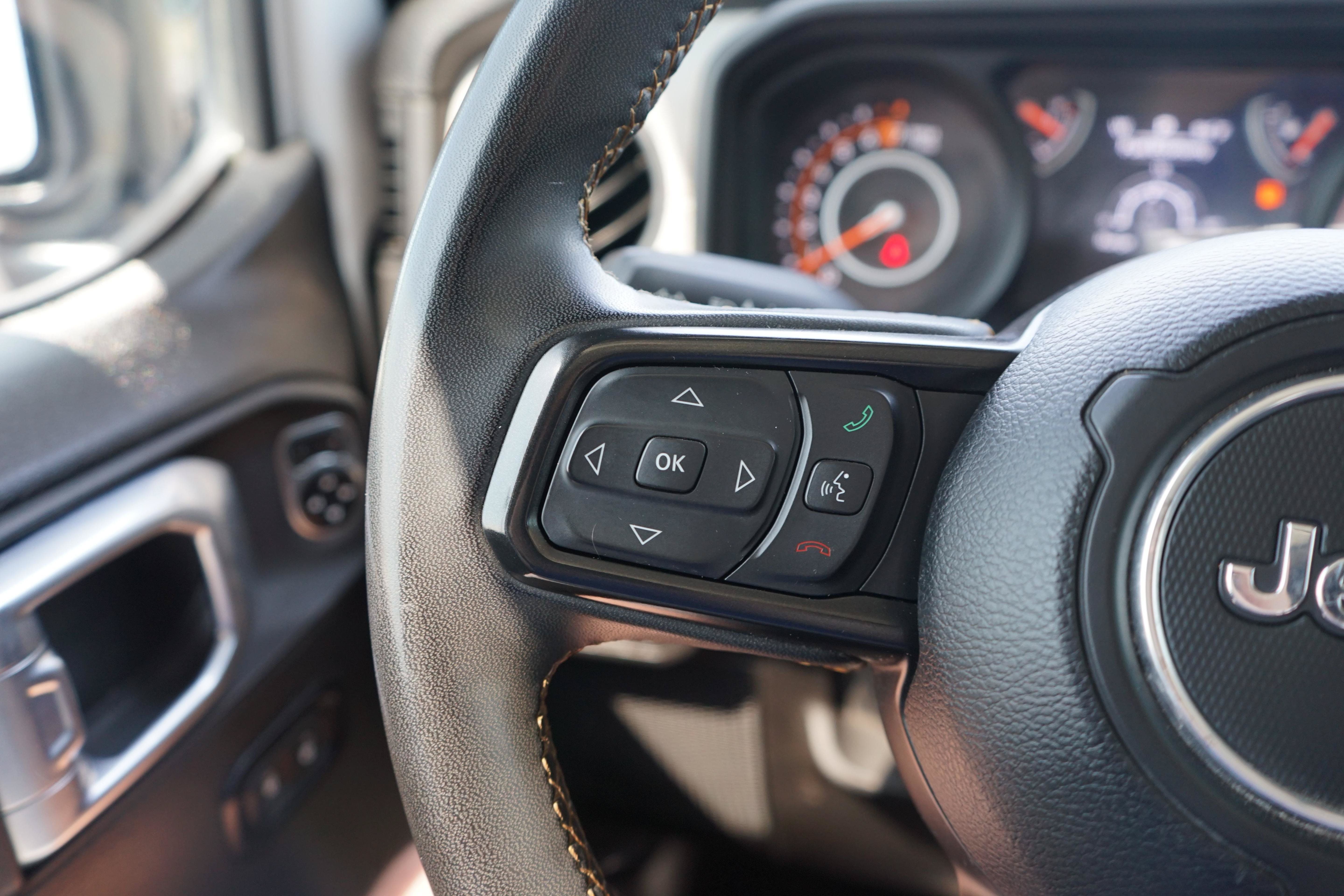 Used 2025 Jeep Gladiator Sport AWD/4WD image 13