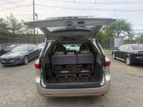 Used 2017 Toyota Sienna LE FWD image 29