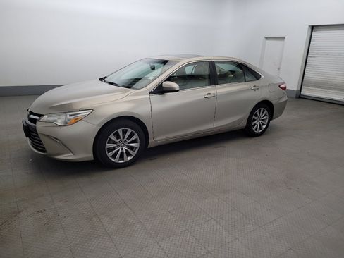 Used 2017 Toyota Camry XLE w/ Moonroof Package FWD image 2