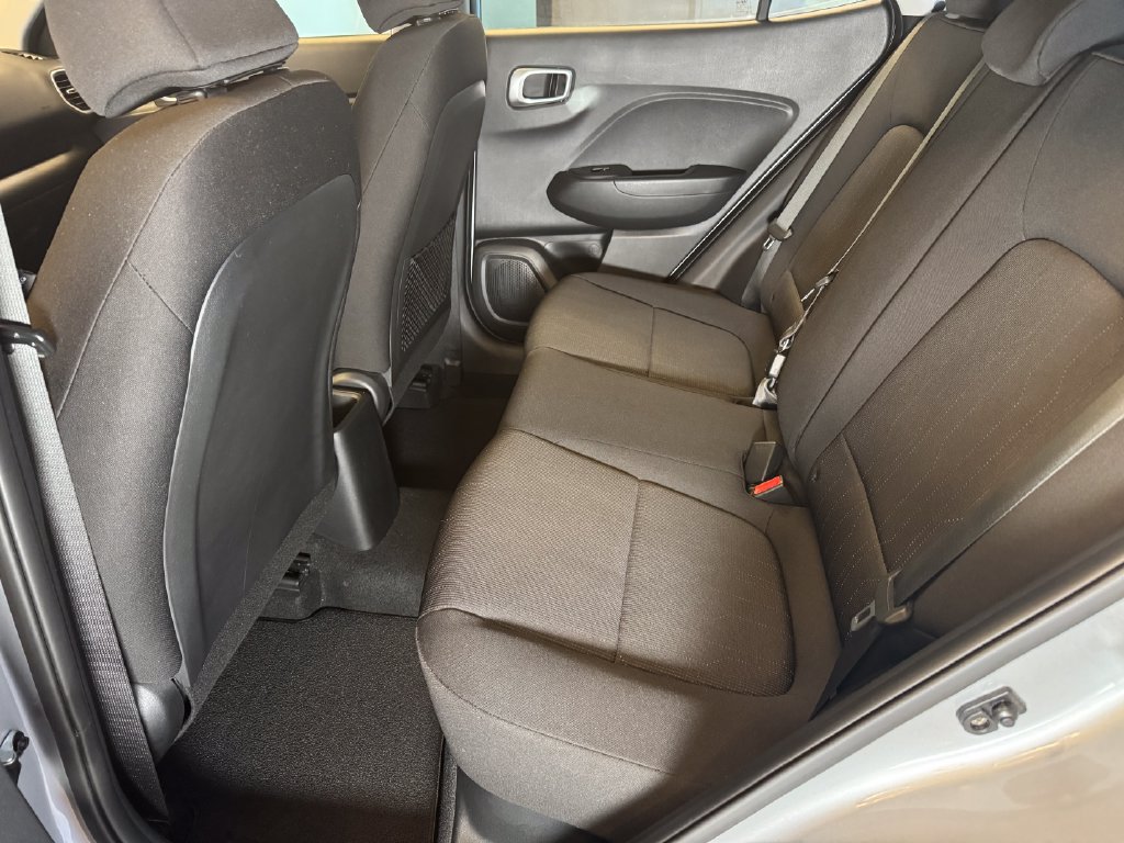 Used 2020 Hyundai Venue SE FWD image 21