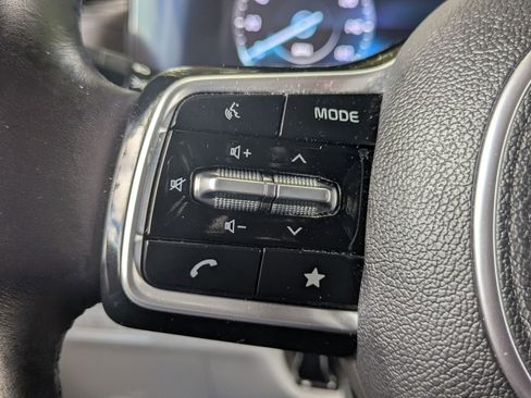 Certified 2023 Kia Carnival SX Prestige image 19