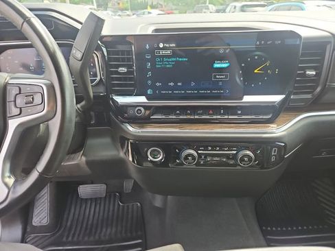 Used 2024 Chevrolet Silverado 1500 LT AWD/4WD image 18