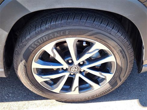 Used 2023 Toyota Corolla Cross XLE image 16