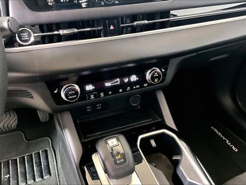 Used 2025 Mitsubishi Outlander SE AWD/4WD image 25