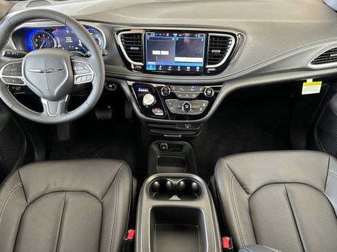 New 2026 Chrysler Pacifica Select FWD image 10