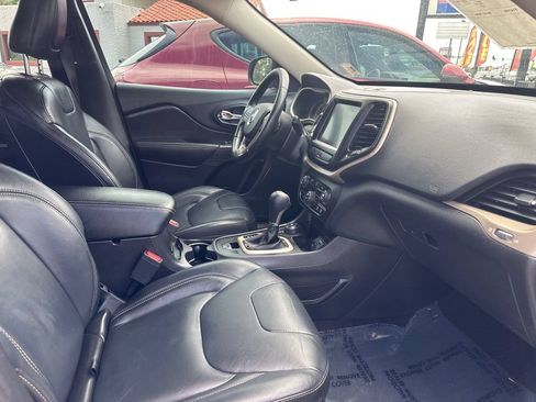 Used 2017 Jeep Cherokee Limited AWD/4WD image 30