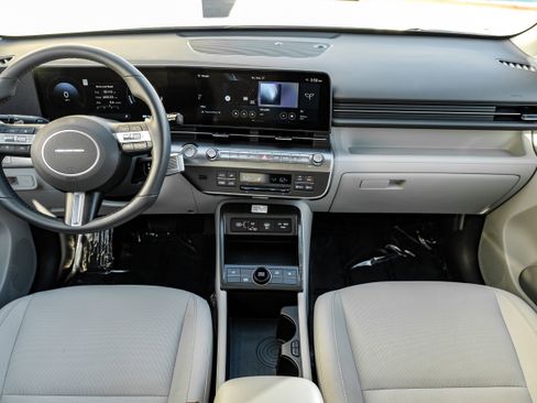 Used 2025 Hyundai Kona SEL image 11