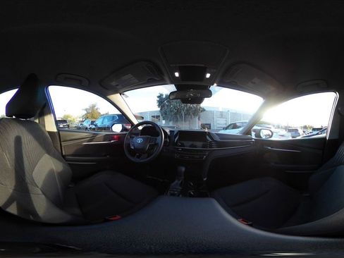 Used 2025 Toyota Camry LE image 41