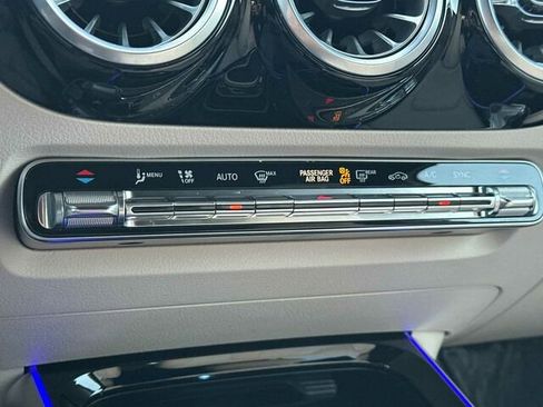 Used 2025 Mercedes-Benz GLA 250 4MATIC image 25