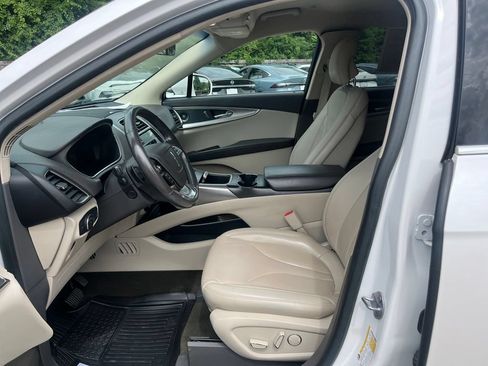 Used 2019 Lincoln Nautilus Select AWD/4WD image 9