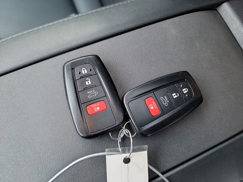 Used 2023 Toyota Highlander L image 25