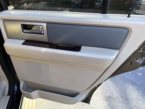 Used 2013 Ford Expedition XLT image 16