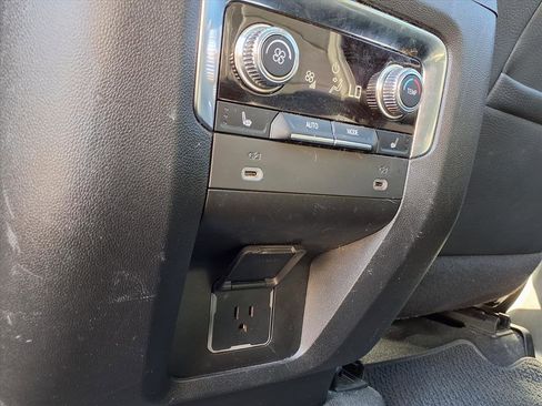 Used 2022 GMC Yukon XL Denali w/ Denali Premium Package image 32