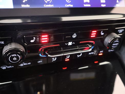 Used 2025 Jeep Grand Cherokee L Limited w/ Black Appearance Package image 8