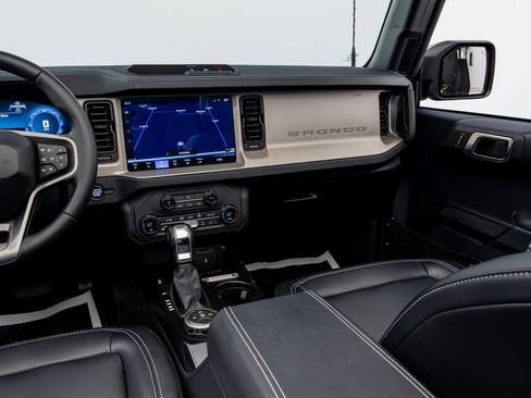 Used 2025 Ford Bronco Outer Banks AWD/4WD image 41