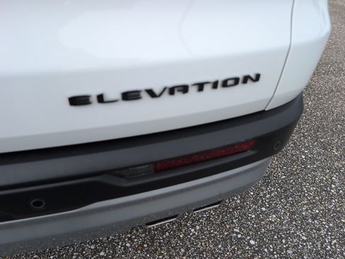 Used 2025 GMC Acadia Elevation FWD image 4
