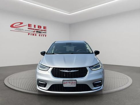 Used 2024 Chrysler Pacifica Touring-L FWD image 13