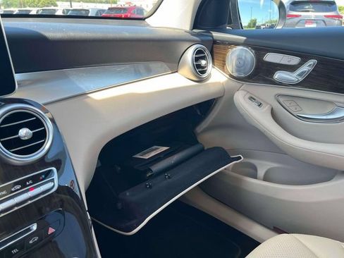 Used 2019 Mercedes-Benz GLC 300 4MATIC image 11