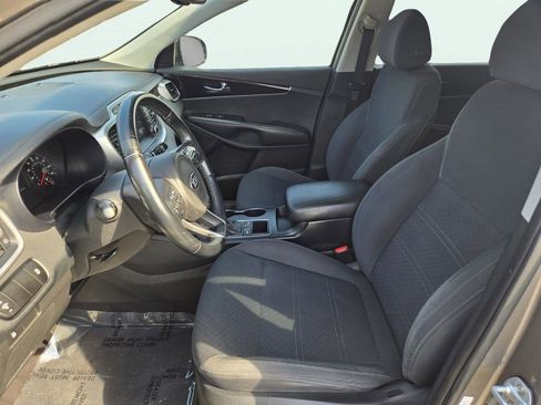 Used 2018 Kia Sorento LX image 19