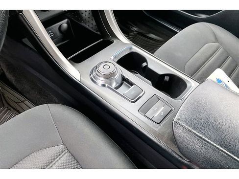 Used 2018 Ford Fusion SE image 17