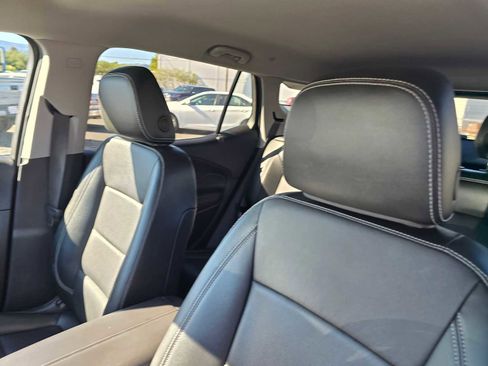 Used 2024 GMC Terrain SLT image 24