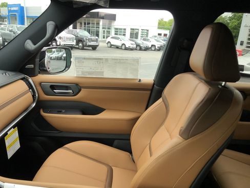 New 2025 Nissan Armada SL w/ Captain's Chari Seat Package image 33