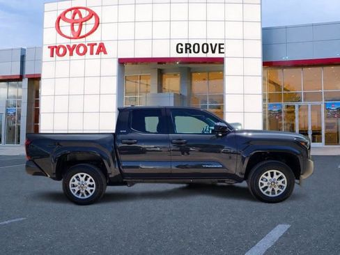 Used 2026 Toyota Tacoma SR5 w/ SR5 Upgrade Package AWD/4WD image 7