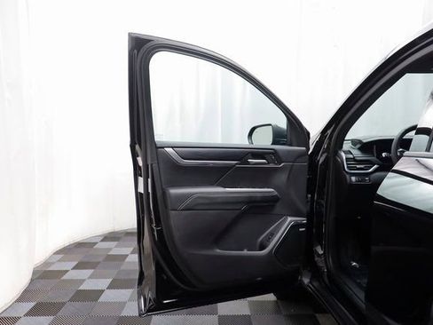 Used 2025 GMC Acadia Elevation image 5