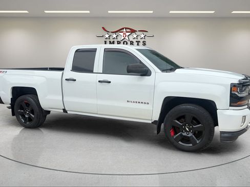 Used 2017 Chevrolet Silverado 1500 LT w/ Redline Edition AWD/4WD image 6