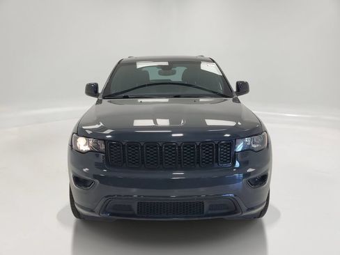 Used 2018 Jeep Grand Cherokee Altitude AWD/4WD image 2