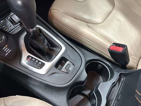 Used 2016 Jeep Cherokee Limited AWD/4WD image 30