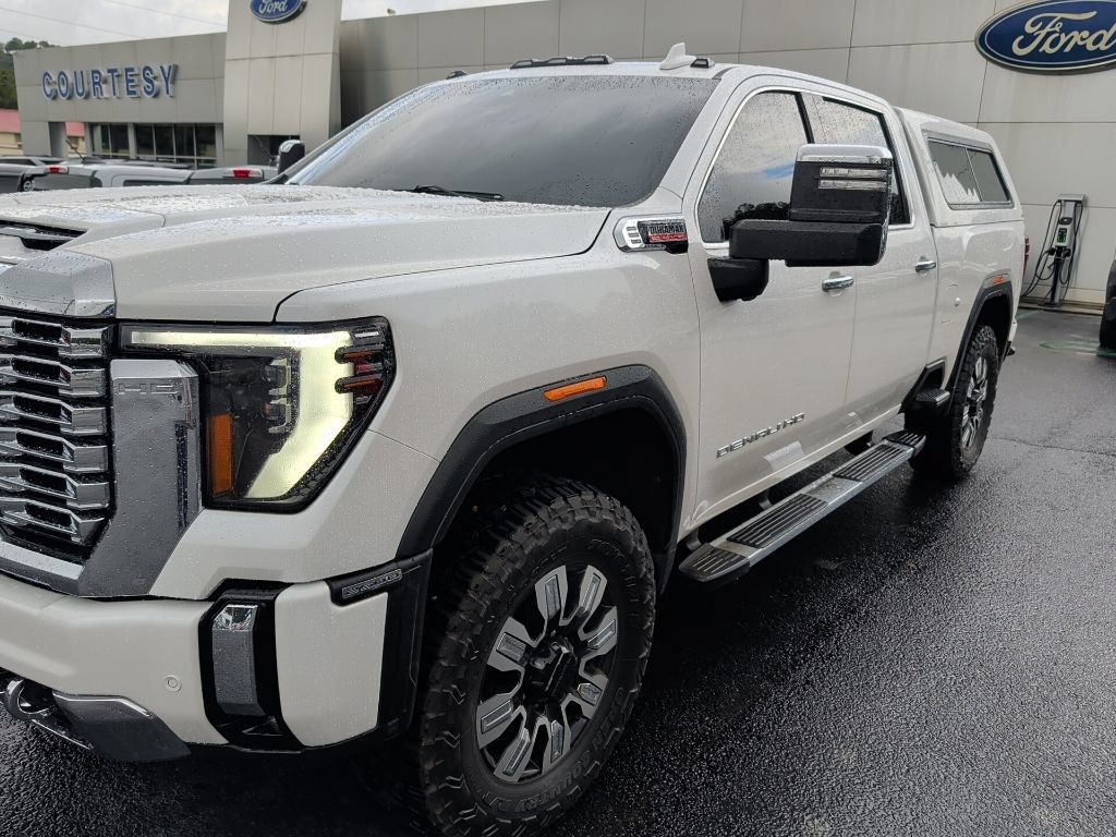 Used 2024 GMC Sierra 2500 Denali w/ Denali Reserve Package AWD/4WD image 3