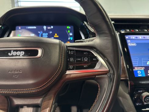 Used 2022 Jeep Grand Cherokee Summit w/ Luxury Tech Group V image 32