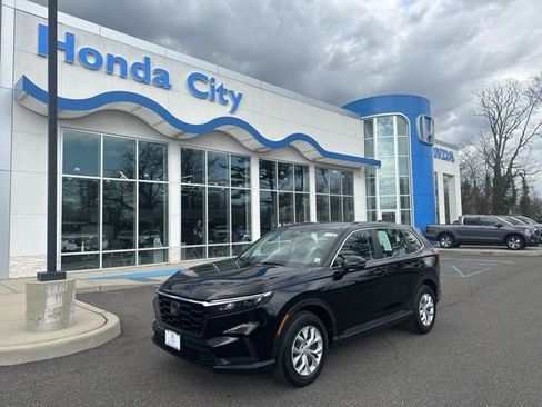 Used 2023 Honda CR-V LX image 2