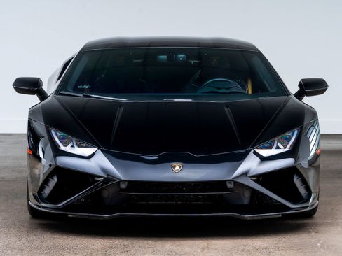 Used 2022 Lamborghini Huracan EVO RWD image 3