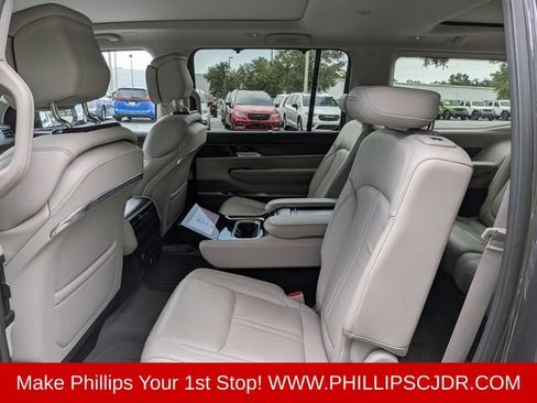 Certified 2022 Jeep Grand Wagoneer Series I w/ HD Trailer Tow Package AWD/4WD image 13