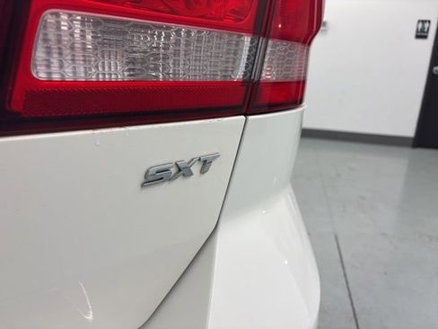 Used 2014 Dodge Journey SXT w/ Flexible Seating Group image 10