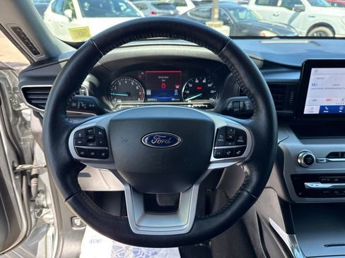 Used 2022 Ford Explorer XLT w/ Equipment Group 202A AWD/4WD image 12