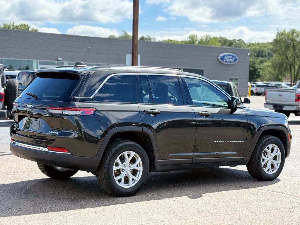 Used 2023 Jeep Grand Cherokee Limited AWD/4WD image 33