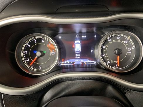 Used 2018 Jeep Cherokee Trailhawk w/ Quick Order Package 27L image 11