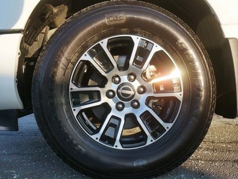 Used 2024 Nissan Titan SV w/ SV Convenience Package image 68